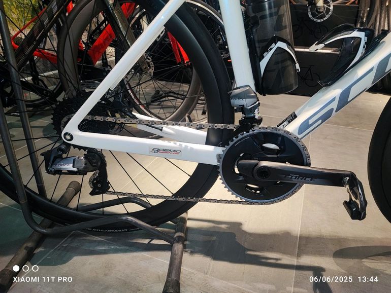 Used Scott Addict RC 10 2021 2021 Road & Gravel, White — image 3 of 6