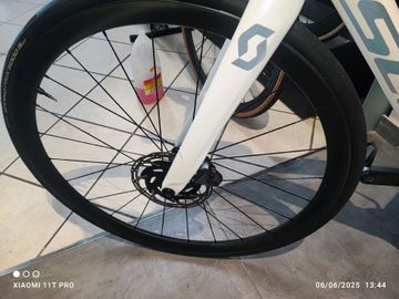 Used Scott Addict RC 10 2021 2021 Road & Gravel, White — image 6 of 6