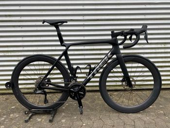 Used Trek Madone SL 6 2024 Road & Gravel, Black — image 7 of 8