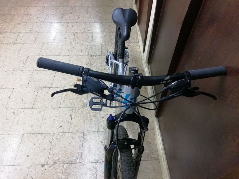 Used Lapierre Edge 2.7 2020 Mountainbike, Light Gray — image 8 of 9