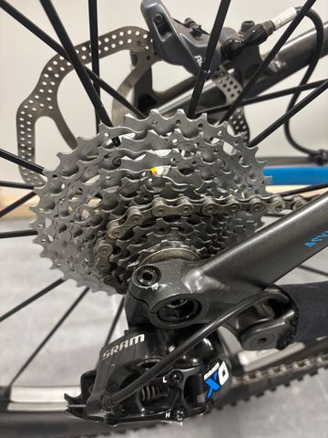 Canyon Nerve AL 9.9 2017 Mountainbike usato, Grigio chiaro — immagine 4 di 19