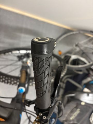 Canyon Nerve AL 9.9 2017 Mountainbike usato, Grigio chiaro — immagine 12 di 19