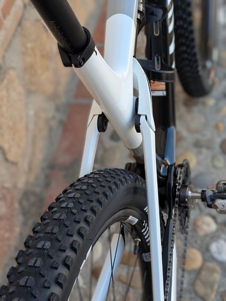 Used Canyon Lux World Cup 7 2023 2023 Mountainbike, Black, 29 — image 2 of 6