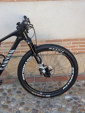 Used Canyon Lux World Cup 7 2023 2023 Mountainbike, Black, 29 — image 6 of 6