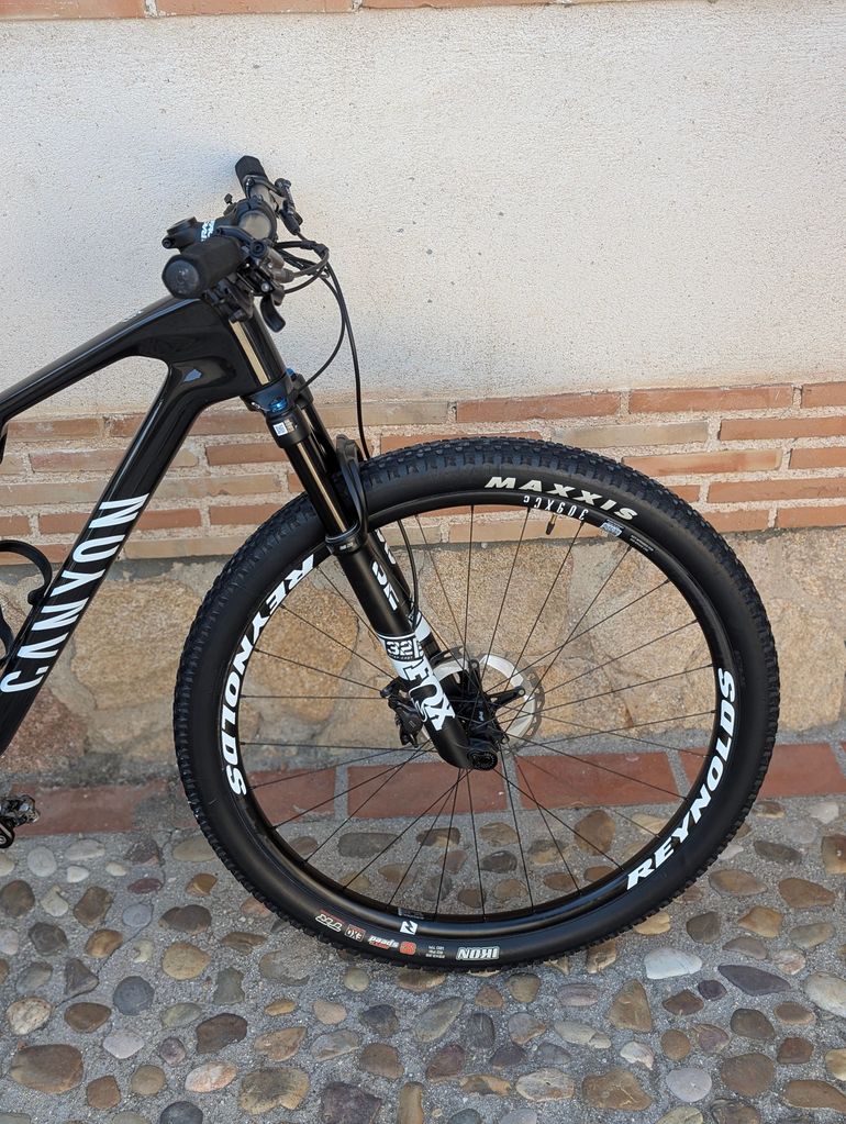 Used Canyon Lux World Cup 7 2023 2023 Mountainbike, Black, 29 — image 6 of 6