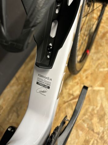 Used Pinarello F5 105 Di2 2023 2023 Road & Gravel, Black — image 5 of 7