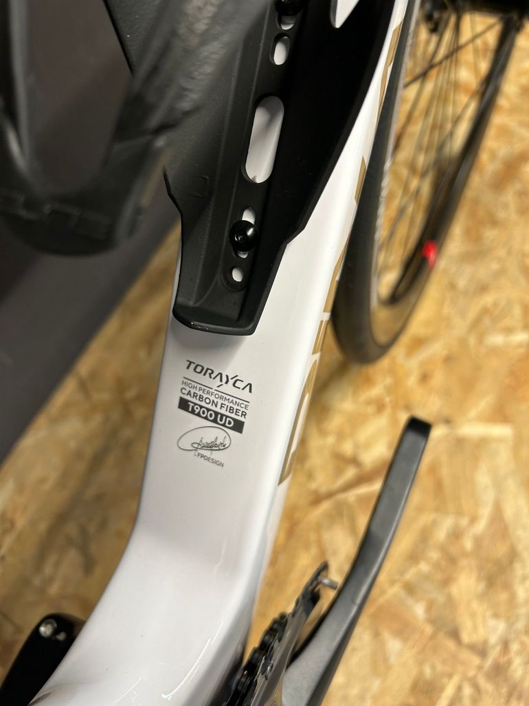 Used Pinarello F5 105 Di2 2023 2023 Road & Gravel, Black — image 5 of 7