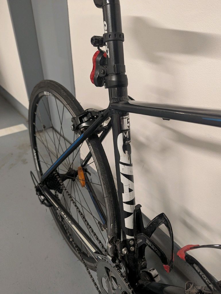 Used Giant Defy 5 2016 Road & Gravel, Black — image 7 of 10