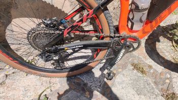 Used Specialized Epic SRAM X0 2016 Mountainbike, Red — image 3 of 6