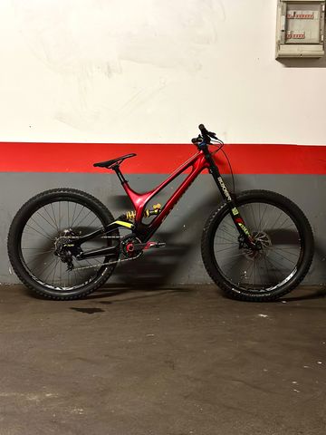 Tweedehands Specialized Demo 8 2017 Mountainbike — afbeelding 1 van 6
