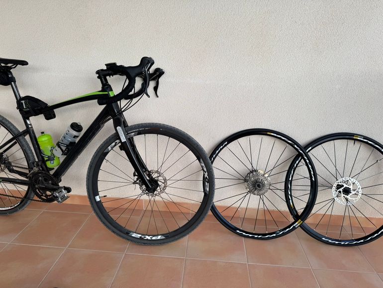 Used Giant Revolt 1 2015 2015 Road & Gravel, Black — image 2 of 9