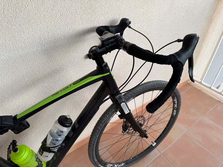 Used Giant Revolt 1 2015 2015 Road & Gravel, Black — image 8 of 9
