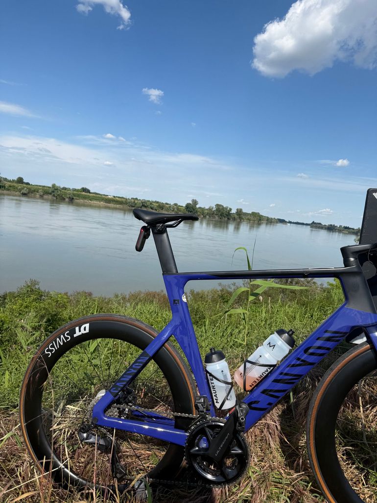 Used Canyon Aeroad Shimano Ultegra Di2 2024 Road & Gravel, Blue — image 2 of 4
