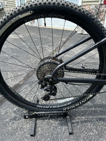 Used Trek X-Caliber 7 2018 2018 Mountainbike, Light Gray, 27.5, 29 — image 3 of 4