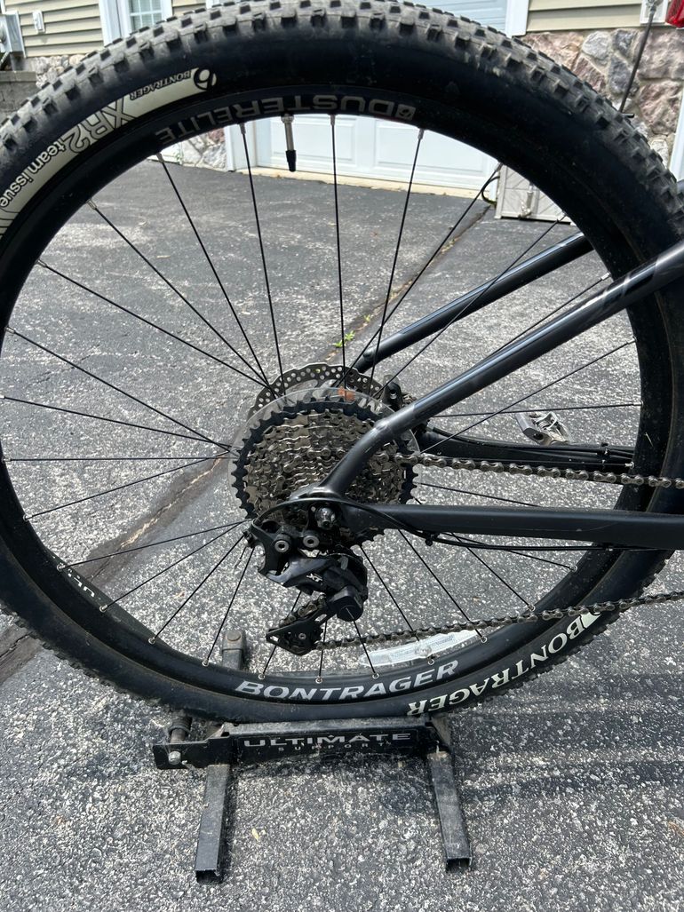 Used Trek X-Caliber 7 2018 2018 Mountainbike, Light Gray, 27.5, 29 — image 3 of 4
