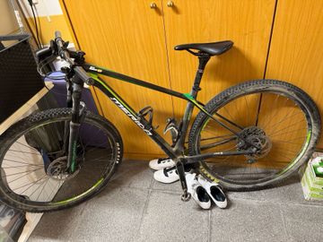 Used Merida BIG.NINE 4000 2022 2022 Mountainbike, Black, 29 — image 1 of 5