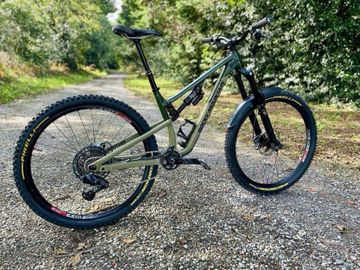 Used Rocky Mountain Altitude SRAM XX1 Eagle AXS 2022 Mountainbike, Black — image 1 of 13