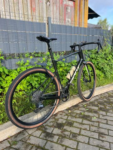 Used Giant Revolt, Advanced 1 2022 2022 Road & Gravel, Green — image 2 of 4