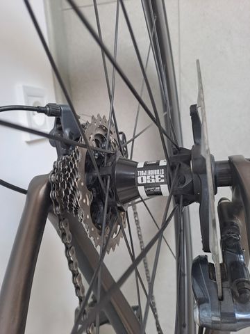 Used Scott Addict 10 disc 2019 2019 Road & Gravel, Black — image 8 of 10