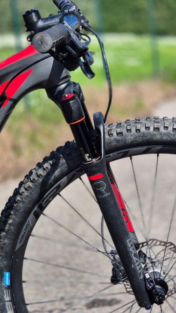 Used Specialized Stumpjumper HT 2016 Mountainbike, Black — image 2 of 3