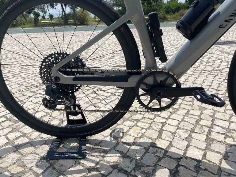 Used Canyon Roadlite ONfly CF 2023 Road & Gravel, Light Gray — image 2 of 6