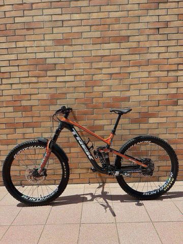 Used Trek Slash 8 2022 2022 Mountainbike, Light Gray — image 9 of 10