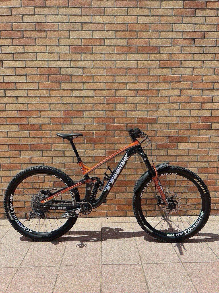 Used Trek Slash 8 2022 2022 Mountainbike, Light Gray — image 1 of 10