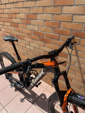 Used Trek Slash 8 2022 2022 Mountainbike, Light Gray — image 8 of 10