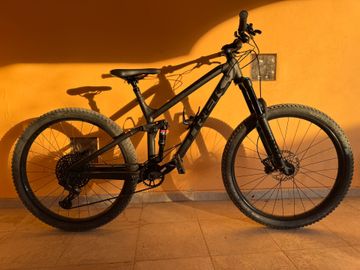 Used Trek Fuel EX 8 Plus 2019 2019 Mountainbike, Black, 27.5 — image 1 of 13