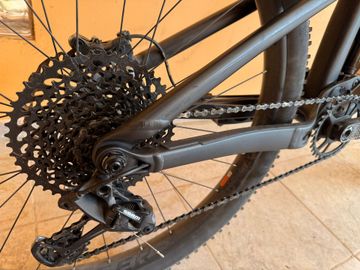 Used Trek Fuel EX 8 Plus 2019 2019 Mountainbike, Black, 27.5 — image 3 of 13