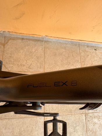 Used Trek Fuel EX 8 Plus 2019 2019 Mountainbike, Black, 27.5 — image 8 of 13