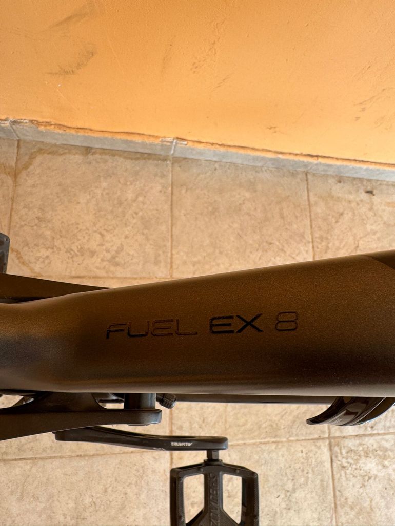 Used Trek Fuel EX 8 Plus 2019 2019 Mountainbike, Black, 27.5 — image 8 of 13