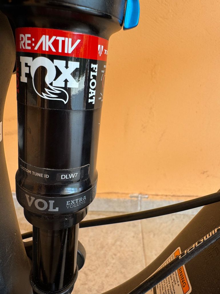 Used Trek Fuel EX 8 Plus 2019 2019 Mountainbike, Black, 27.5 — image 5 of 13