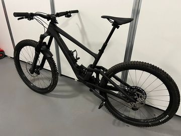Used Specialized Enduro Expert 2023 2023 Mountainbike, Black, 29 — image 3 of 26