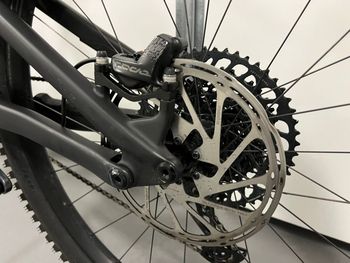 Used Specialized Enduro Expert 2023 2023 Mountainbike, Black, 29 — image 6 of 26