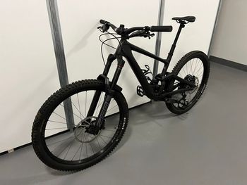 Used Specialized Enduro Expert 2023 2023 Mountainbike, Black, 29 — image 11 of 26