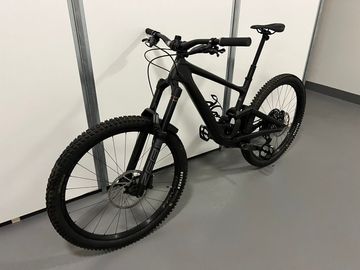 Used Specialized Enduro Expert 2023 2023 Mountainbike, Black, 29 — image 11 of 26