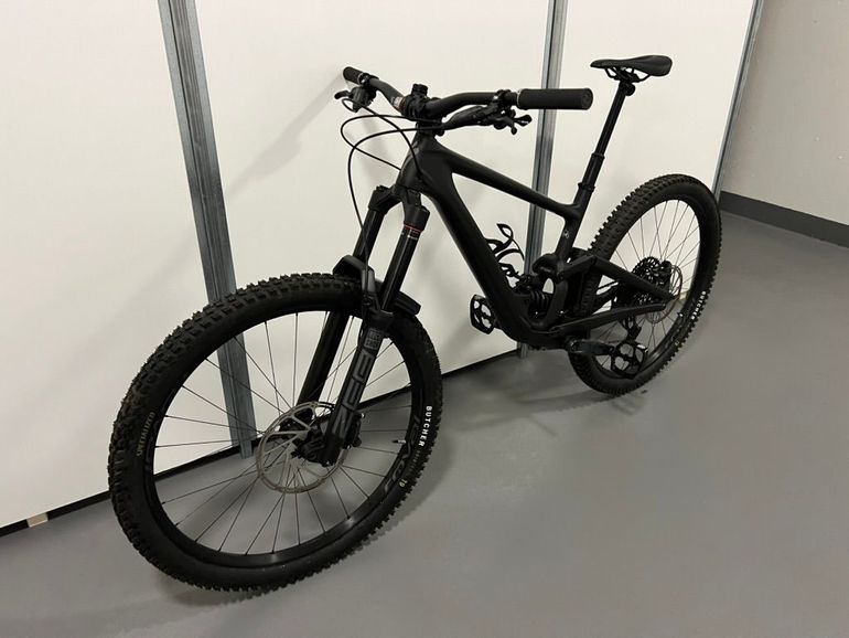 Used Specialized Enduro Expert 2023 2023 Mountainbike, Black, 29 — image 11 of 26