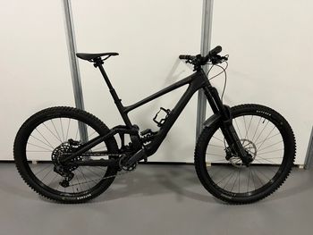 Used Specialized Enduro Expert 2023 2023 Mountainbike, Black, 29 — image 20 of 26