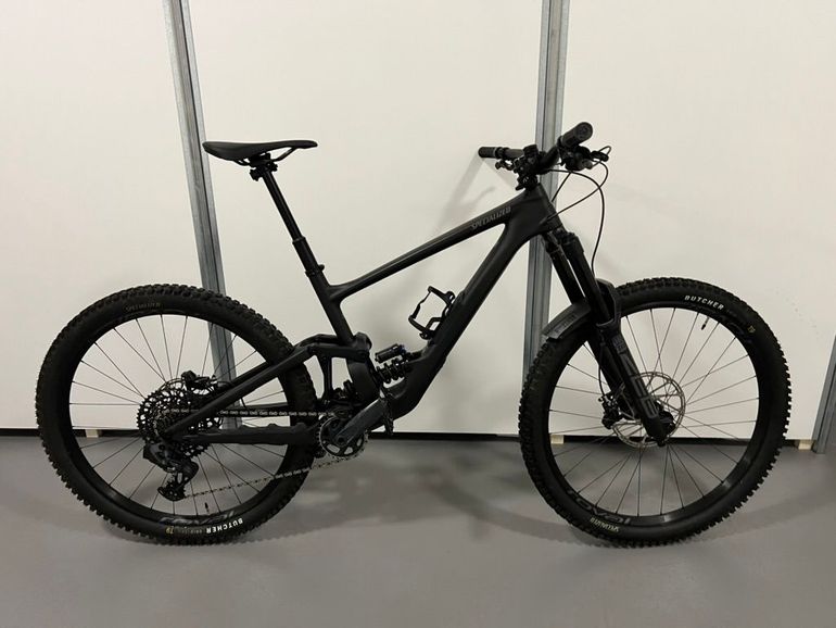 Used Specialized Enduro Expert 2023 2023 Mountainbike, Black, 29 — image 20 of 26