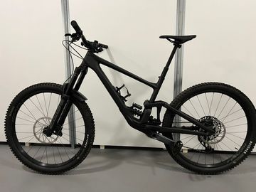 Used Specialized Enduro Expert 2023 2023 Mountainbike, Black, 29 — image 1 of 26