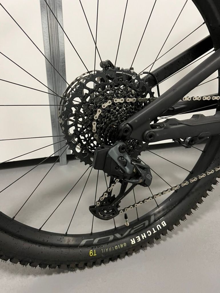 Used Specialized Enduro Expert 2023 2023 Mountainbike, Black, 29 — image 7 of 26