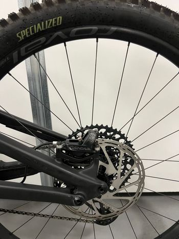 Used Specialized Enduro Expert 2023 2023 Mountainbike, Black, 29 — image 19 of 26