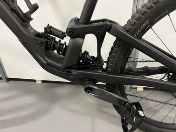 Used Specialized Enduro Expert 2023 2023 Mountainbike, Black, 29 — image 9 of 26