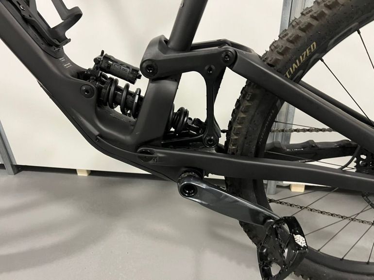 Used Specialized Enduro Expert 2023 2023 Mountainbike, Black, 29 — image 9 of 26