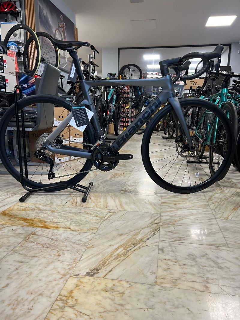 Used Bianchi Oltre Race Shimano 105 2025 2025 Road & Gravel