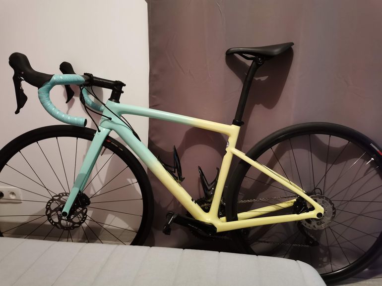 Used Specialized Tarmac Disc Sport 2020 2020 Road & Gravel — image 1 of 4