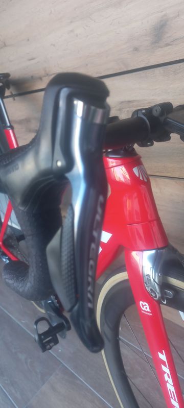 Used Trek Madone Sl6 2020 2020 Road & Gravel, Red — image 7 of 8