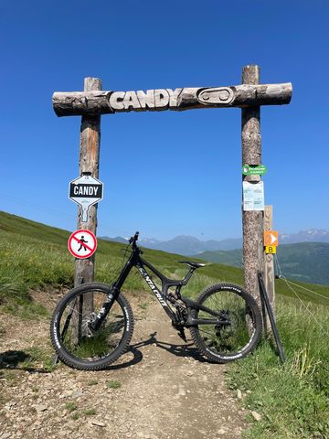 Used Santa Cruz V10 CC X01 2017 2017 Mountainbike, Black, 27.5 — image 1 of 5