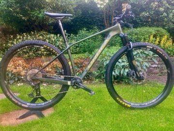Used Orbea Alma Shimano Deore XT 2019 Mountainbike, Green — image 1 of 9